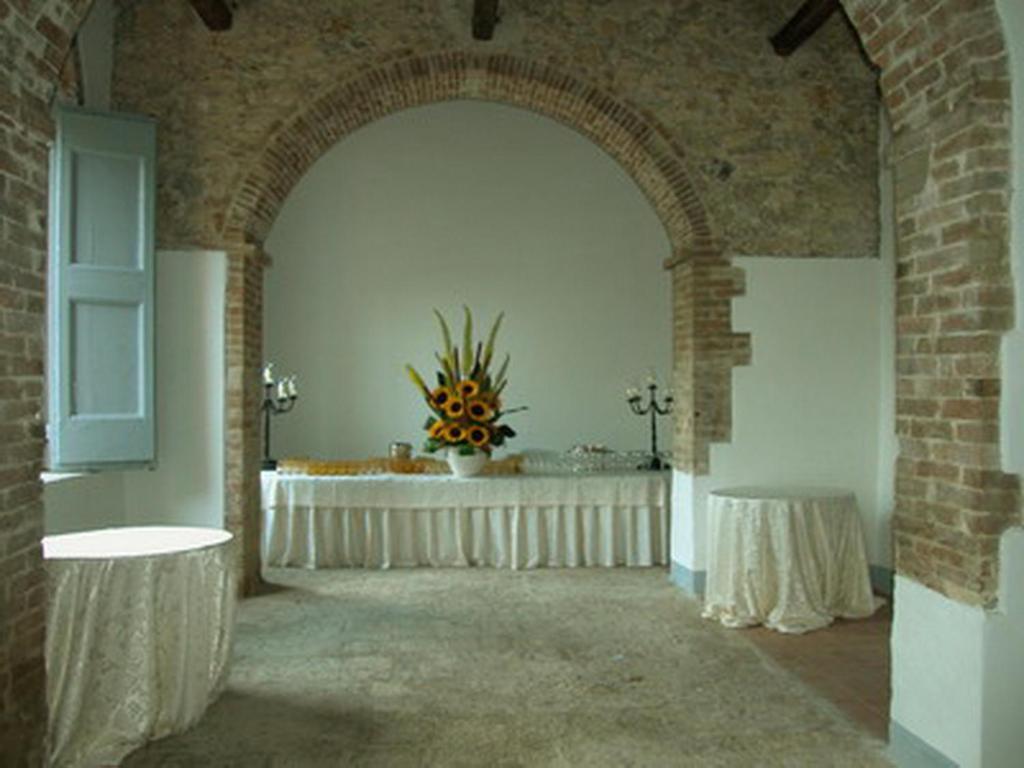 Castello Di Grotti Guest House Corsano  Ngoại thất bức ảnh
